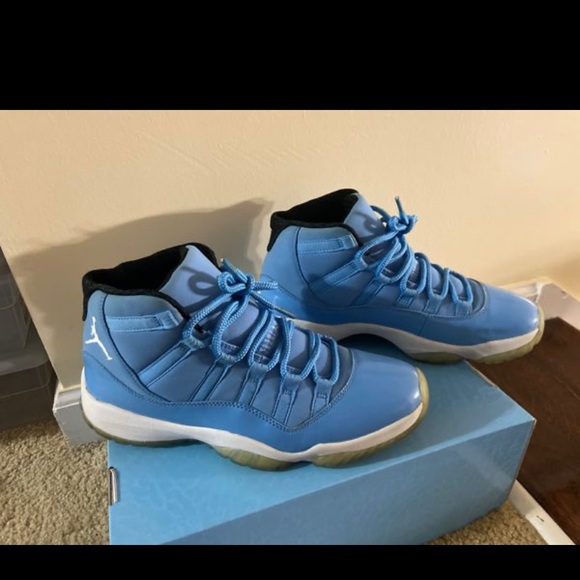Jordan 11 Pantone - Picture 3 of 3